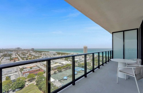 North Beach Condo | NEW Spacious Penthouse 3BR/2BA Condo w/Pool, Walk to Beach