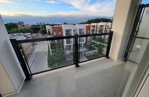 Toronto Condo | New Spacious & Quiet 2 Bed Condo with Parking
