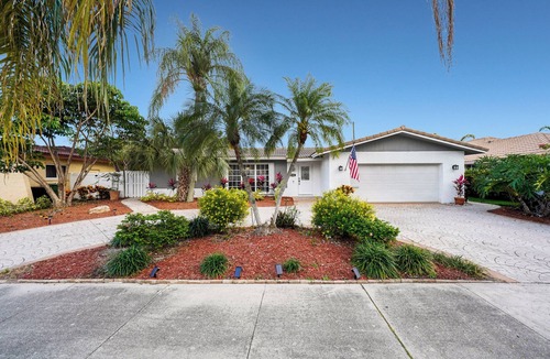 Imperial Point House | NEW! Spacious Retreat Heated Pool Central Spot