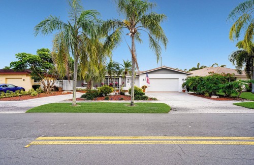 Imperial Point House | NEW! Spacious Retreat Heated Pool Central Spot