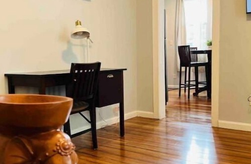 Sharon Hill Apartment | New Spacious Stylish King Bed Apt - Free Parking