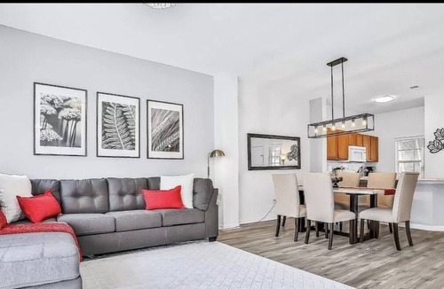 Crystal Cove House | NEW*❤️SPACIOUS TOWNHOUSE NEAR THEME PARKS❤️