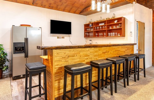 Bridgman House | New Spacious Warren Dunes Beach & Winery Retreat w/Hot Tub & Pool Table