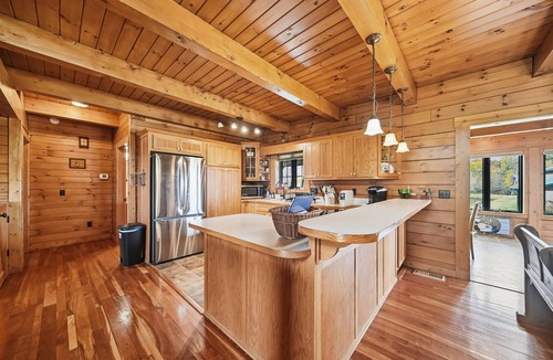 Homerville Cabin | NEW! Sprinkle Bottom Lodge