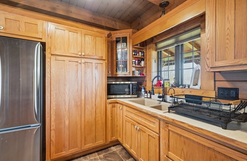 Homerville Cabin | NEW! Sprinkle Bottom Lodge