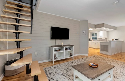 Nellysford Cottage | - NEW - Spruce Creek Retreat