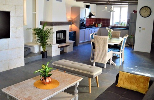 Rtina Apartment | New stone house near the beach with fantastic sea view