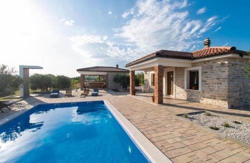 Cista Velika Villa | NEW! Stone Villa Lux Lunis