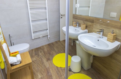 Vinisce Cabin | NEW STONE VILLA WITH HEATED POOL