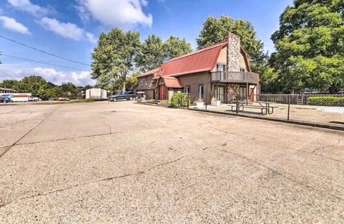 Farmington Apartment | NEW! Stonebridge Barn Loft - Pets OK!