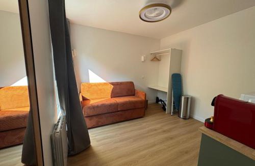 Neuilly-sur-Seine Apartment | New studio apartment hotel Palais des Congrès 11