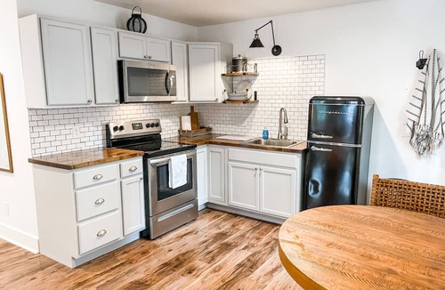 Columbia Apartment | New Studio Apt w/KING Bed- 1mi. to Columbia`s Sq!