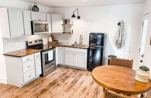 Columbia Apartment | New Studio Apt w/KING Bed- 1mi. to Columbia`s Sq!