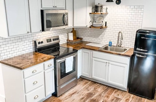 Columbia Apartment | New Studio Apt w/KING Bed- 1mi. to Columbia`s Sq!