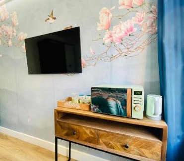 Grove Apartment | New studio flat overlooking city centre