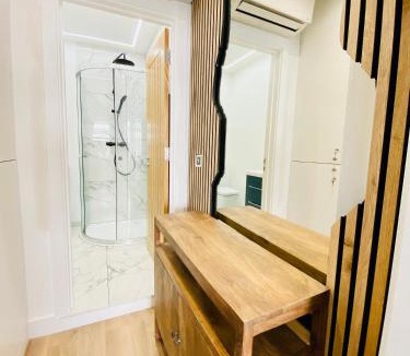 Grove Apartment | New studio flat overlooking city centre