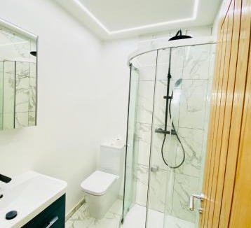 Grove Apartment | New studio flat overlooking city centre