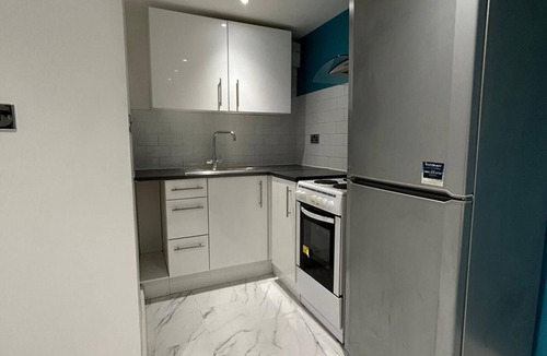 Hounslow Heath Apartment | New Studio Flat - Quiet and Safe Location!