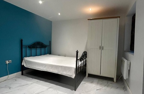 Hounslow Heath Apartment | New Studio Flat - Quiet and Safe Location!