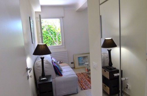 Les Plages Apartment | NEW Studio, Near Golden Square & Beaches
