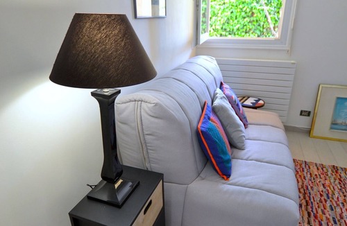 Les Plages Apartment | NEW Studio, Near Golden Square & Beaches