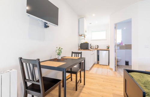 Plouedern Apartment | New Studio Rivage Garden Floor