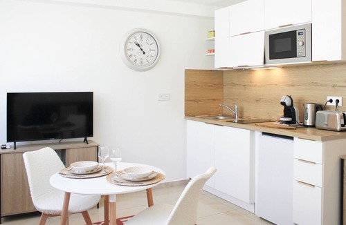 Bagnolet Apartment | New studio with balcony near Gallieni metro.