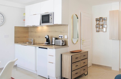 Bagnolet Apartment | New studio with balcony near Gallieni metro.