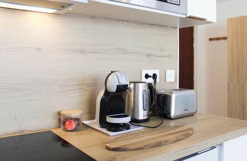 Bagnolet Apartment | New studio with balcony near Gallieni metro.