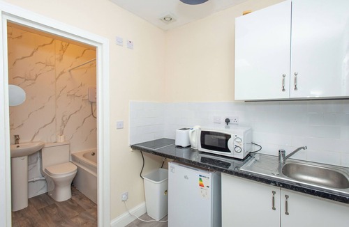 London Borough of Bromley Apartment | *New Studio* Zone 6 Cheslfield 2