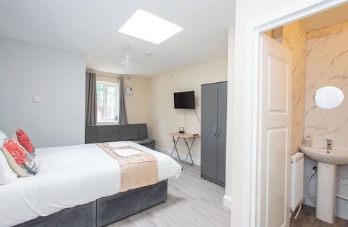London Borough of Bromley Apartment | *New Studio* Zone 6 Cheslfield 2
