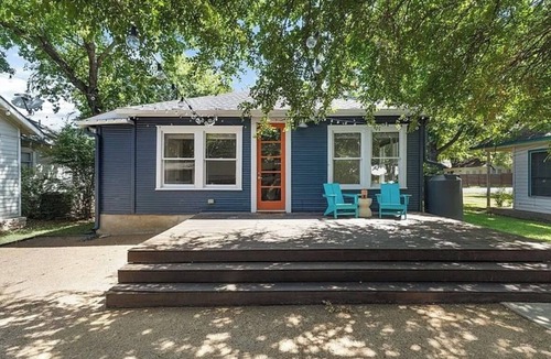 North University House | NEW Style & Comfort - 2 miles to downtown, 5 blocks to cute cafes, bars