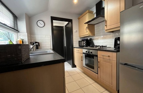 Church Gresley House | New! Stylish 2 bedroom home, with parking!