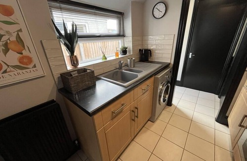Church Gresley House | New! Stylish 2 bedroom home, with parking!