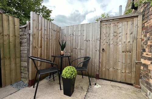 Church Gresley House | New! Stylish 2 bedroom home, with parking!