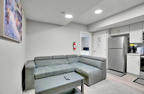 Southeast Calgary House | New Stylish 2BDR/3BED/2 FULL BATH/Well Equiped For Remote Work/Games