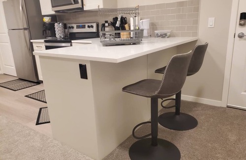 Southeast Calgary House | New Stylish 2BDR/3BED/2 FULL BATH/Well Equiped For Remote Work/Games