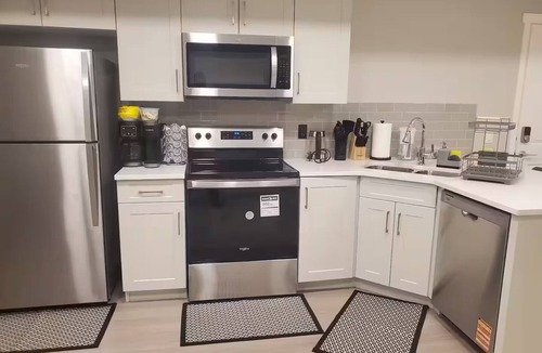 Southeast Calgary House | New Stylish 2BDR/3BED/2 FULL BATH/Well Equiped For Remote Work/Games