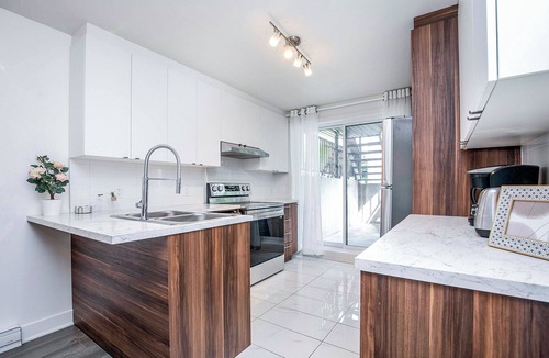 Lafleche House | New Stylish 3-beds free parking close to Dix 30&DT
