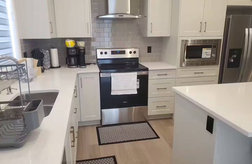 Southeast Calgary House | New Stylish 4Bdr/5Bed/2.5Bath/Well Equiped For Remote Work/Lake Access/Games