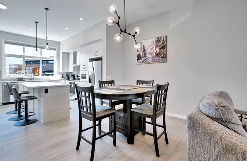 Southeast Calgary House | New Stylish 6Bdr/8Bed/4.5Bath/Well Equiped For Remote Work/Lake Access/Games