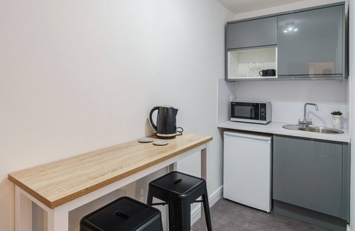 Derby Apartment | New Stylish Apartment I Deluxe Studio App