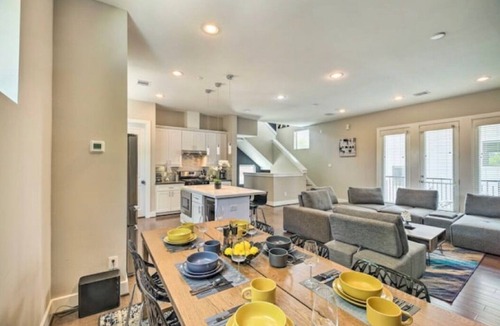 Northside House | NEW! Stylish Houston Townhome ~ 3 Mi to Downtown!