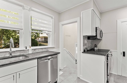 Blackstone Apartment | NEW: Stylish & Modern 3BR Near Brown University