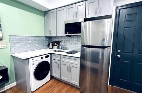 Graduate Hospital Apartment | New! Suite close by Rittenhouse Square