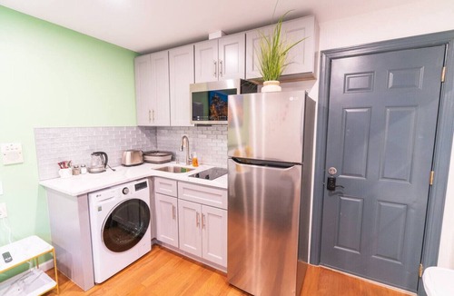 Graduate Hospital Apartment | New! Suite near Rittenhouse Square