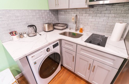 Graduate Hospital Apartment | New! Suite near Rittenhouse Square