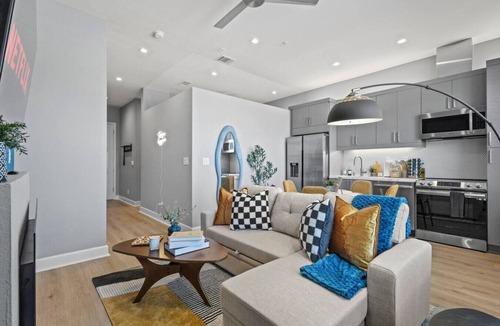 Cedars Apartment | New suite with full Kitchen and Livingroom Dallas