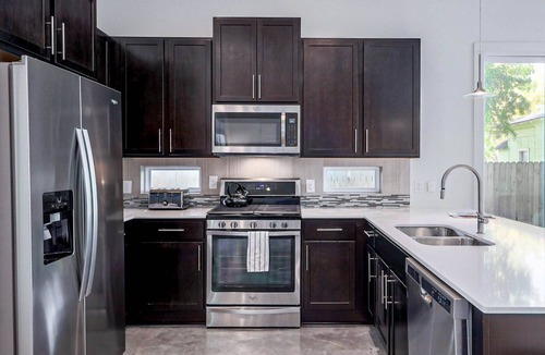 Govalle House | NEW Summer Rates, DT + Airport Mins Away!
