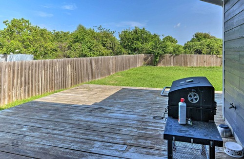 Aransas Pass House | NEW! Sunny House w/ Yard ~ 9 Mi to Port Aransas!